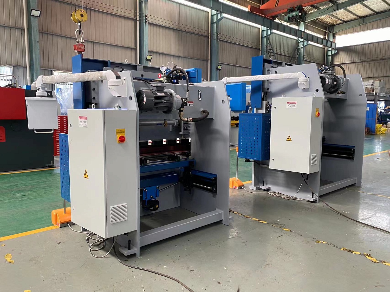 Гидравлический листогибочный пресс 30/1600